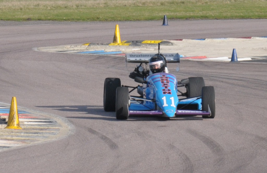 Formula Renault single seaters are amazing at Thruxton